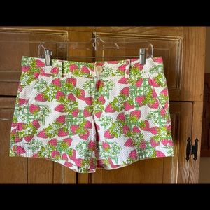 LILLY PULITZER Shorts 6 Strawberries